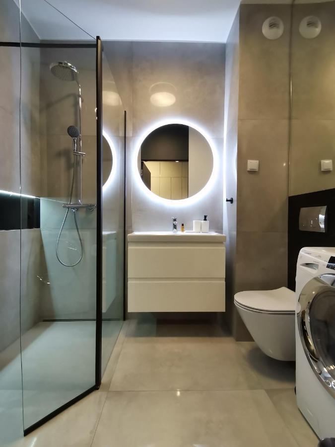 Nowoczesny Apartament Z Widokiem Appartement Warschau Buitenkant foto