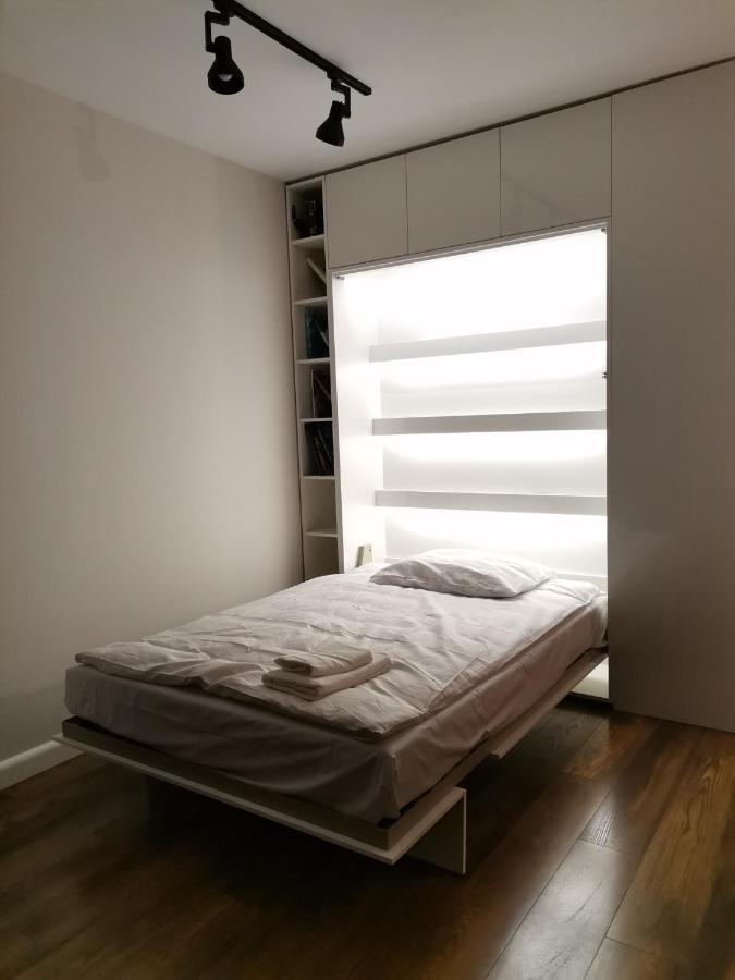 Nowoczesny Apartament Z Widokiem Appartement Warschau Buitenkant foto
